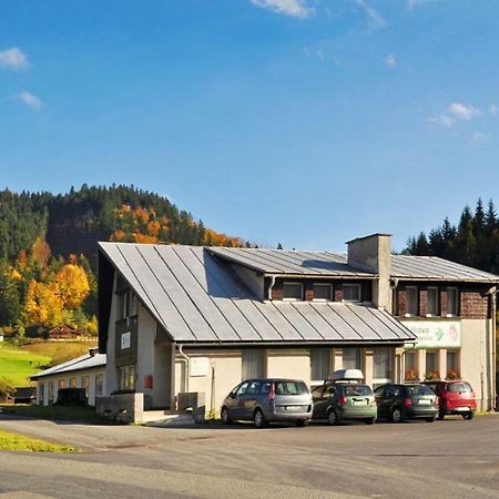 Pod Javorem Hotel Velke Karlovice Ngoại thất bức ảnh