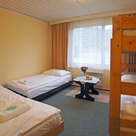 Pod Javorem Hotel Velke Karlovice Ngoại thất bức ảnh