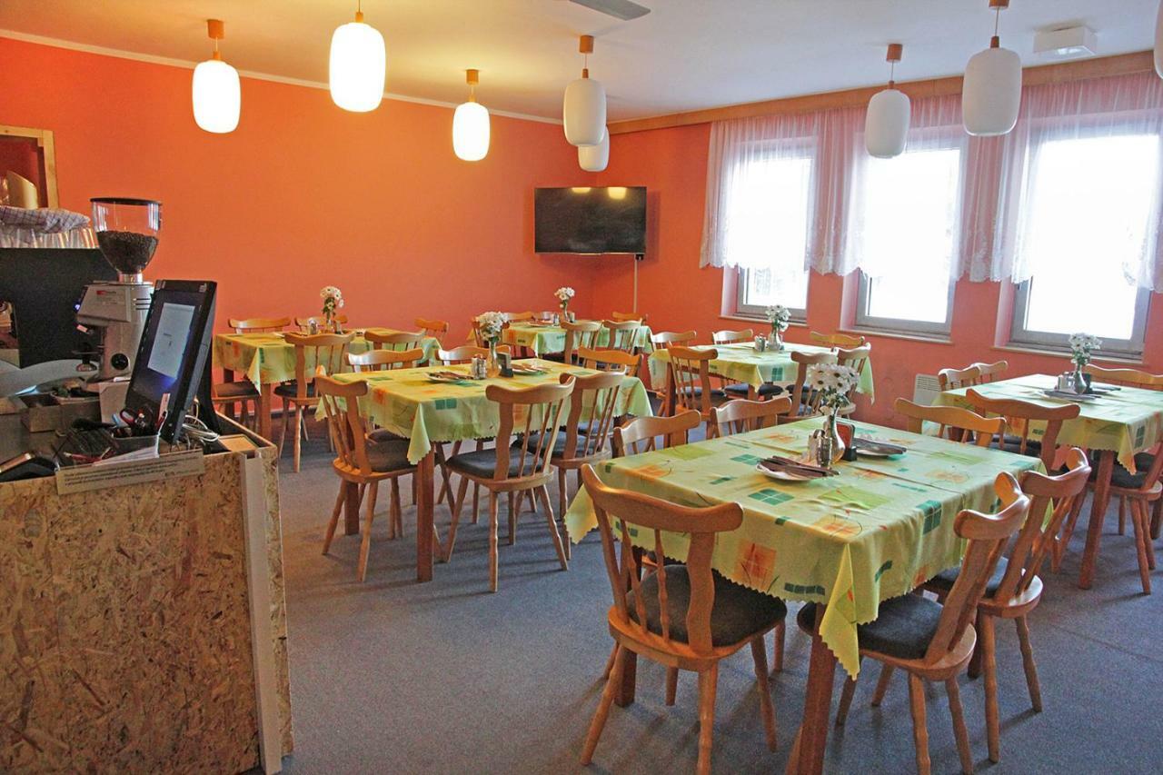 Pod Javorem Hotel Velke Karlovice Ngoại thất bức ảnh