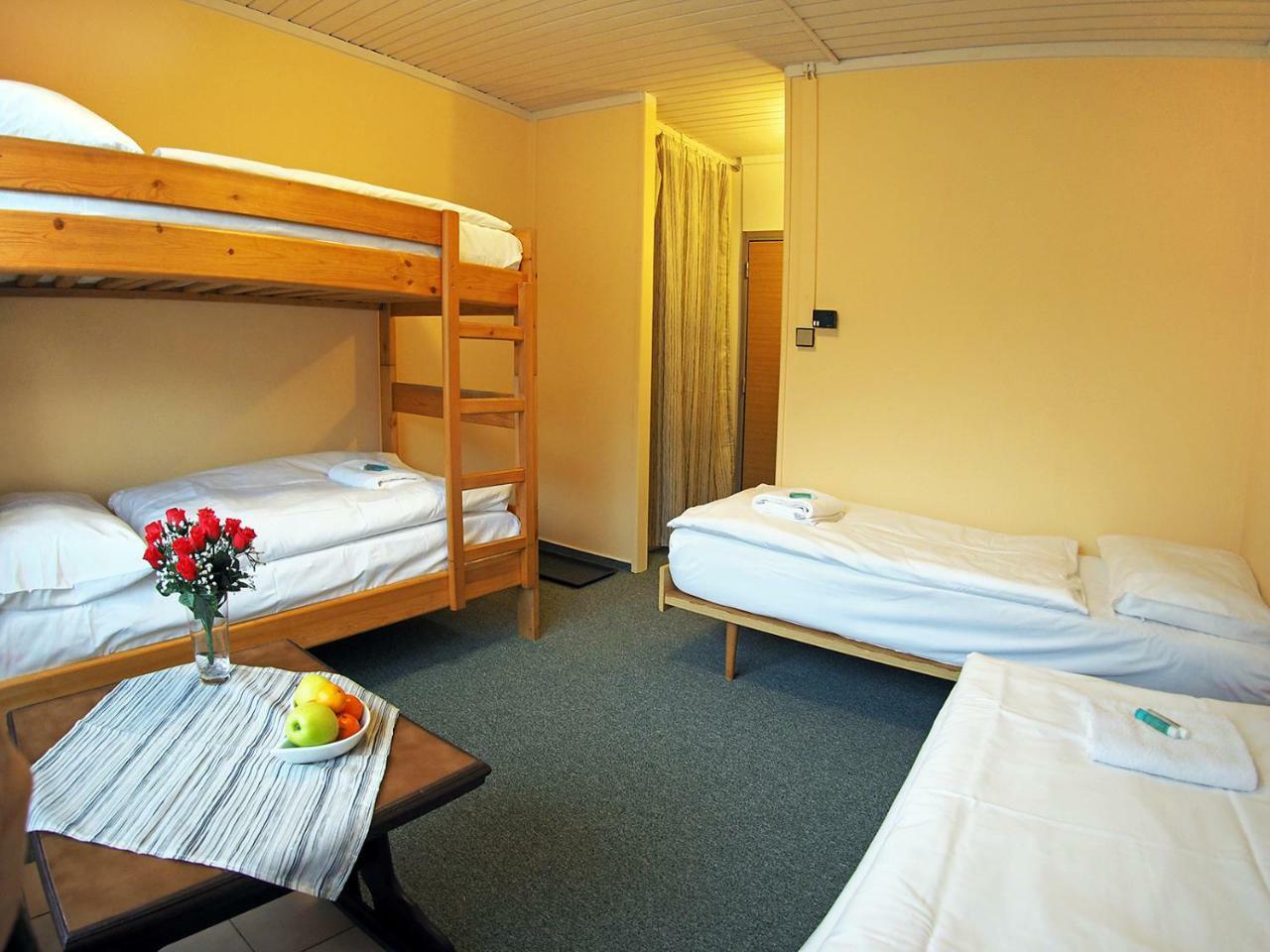 Pod Javorem Hotel Velke Karlovice Ngoại thất bức ảnh