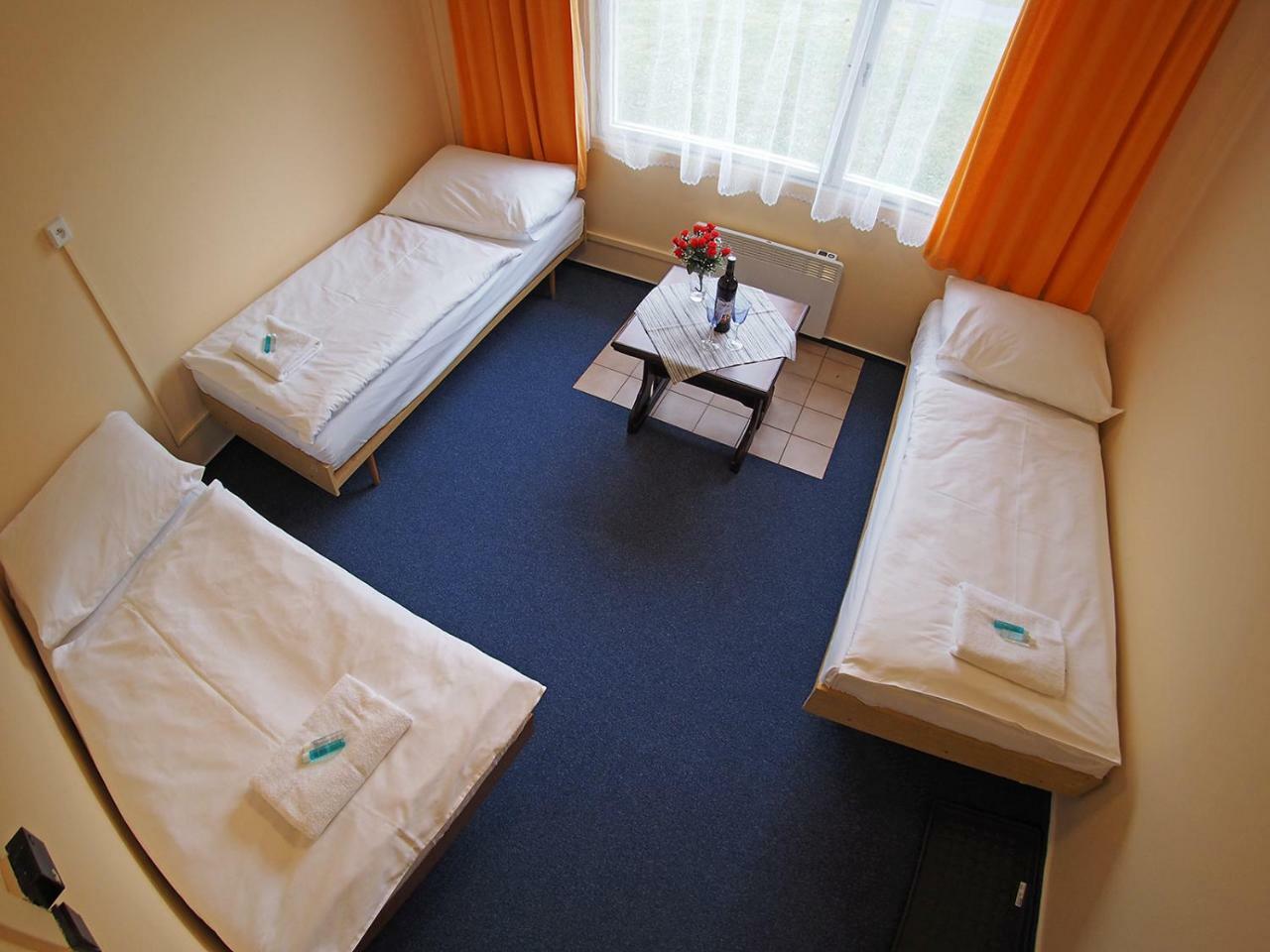 Pod Javorem Hotel Velke Karlovice Ngoại thất bức ảnh